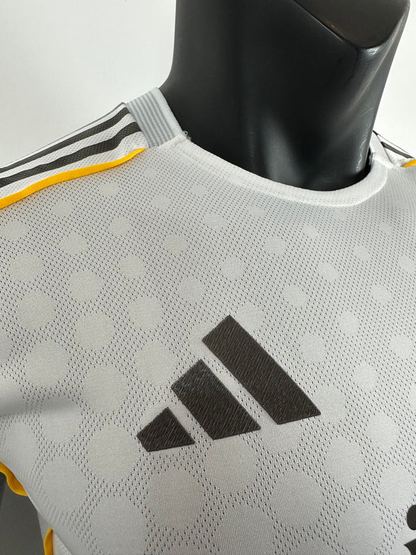 Player Version 25/26 Real Madrid Home Jersey